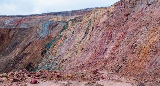 What’s Dragging LSE:FXPO Lower Today – Geopolitics, Iron Ore or Dividends?