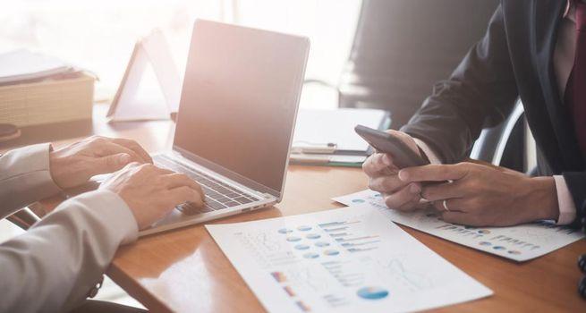 IG Group (LSE: IGG) Downgraded to Hold by Canaccord Despite Price Target Hike