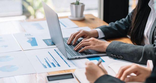 Could HAYS Stock Benefit from AI Hiring Boom and Global Workforce Restructuring Trends?