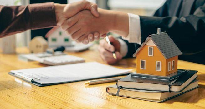 How Attractive Is Taylor Wimpey’s Dividend Compared to Peers?