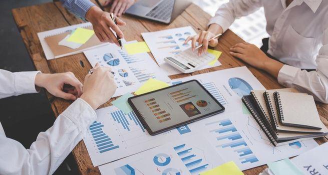 Why FTSE 100 Stocks Are Falling Today: Key Drivers Behind the Declines