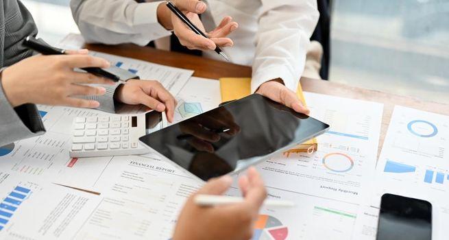 Income and Growth Hunters: The Best FTSE 100 Stocks UK Investors Are Watching in 2026