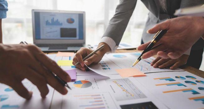 Is the Vanguard S&P 500 UCITS ETF Right for UK Investors in 2026?