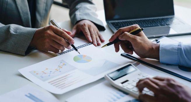 Why Are Investors Suddenly Buying LSE:HSX - Hiscox Shares After The Latest Q1 2026 Update?
