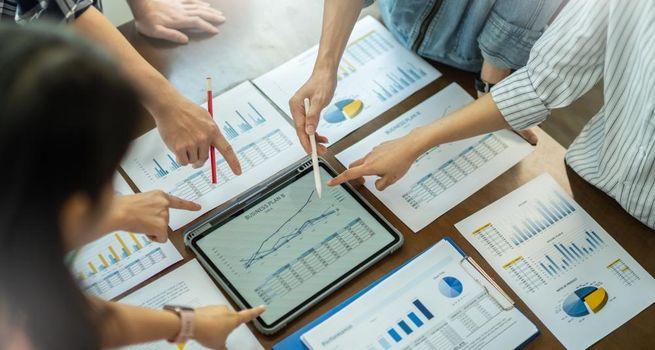 Is Aviva Emerging as a Financial Sector Favourite?