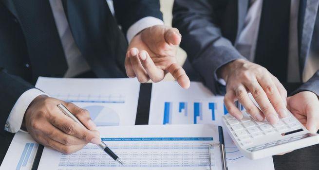 DSW Stock Ticks 2.2% Higher—What’s Driving Confidence in Financials?