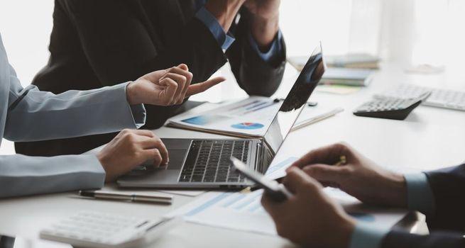 How Do Interest Rates Affect FTSE Dividend Stocks in 2026?