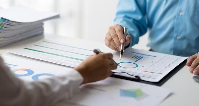 Why SDCL Efficiency Income Trust Shares Are Falling?