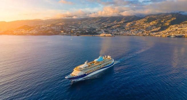 Can Carnival PLC Navigate Rising Costs and Competitive Pressures?