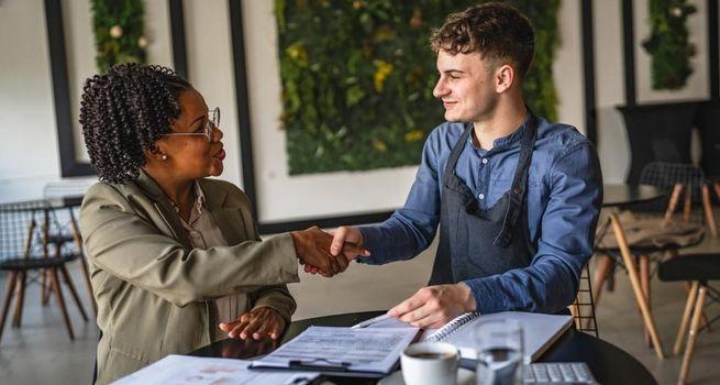 NatWest (LSE:NWG) Reports Double-Digit Income Growth, Raises Guidance for 2026