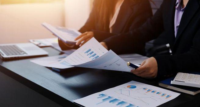 Dividend Growth vs High Yield: Which Strategy Wins in the UK?