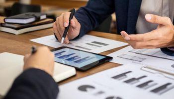 BlackRock Builds Near 6% Stake in Schroders (LSE: SDR) as Nuveen Takeover Battle Heats Up