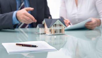 Why Are Institutional Investors Returning to FTSE 100 Housebuilder Stocks?