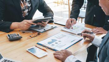Is IAG an Attractive Aviation Stock for Long-Term Investors?