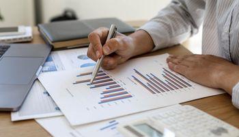 What Are the Biggest Opportunities and Risks Facing Hiscox Ltd?
