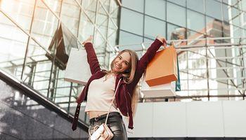How Will Currys Perform Amid Weak UK Consumer Confidence?