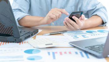 Why Are FTSE 250 Travel Stocks Rallying Today? Investors Return to UK Leisure and Tourism Shares