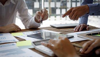 Why Are Investors Returning to Flowtech Fluidpower Amid Improving UK Economic Sentiment?