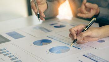LIT Sinks as Legal Finance Stock Comes Under Heavy Selling Pressure
