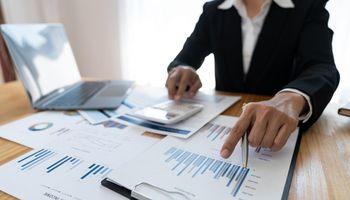 Are Automotive Market Conditions Hurting STG Stock?