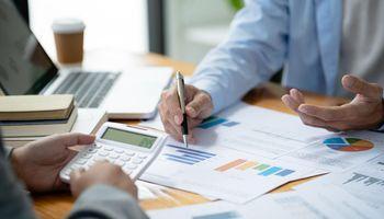 GSK (LSE:GSK) Climbs as Pharma Giant Extends Its Rally