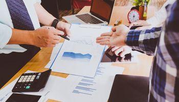 UK Inflation Shock Returns: Why Rising Manufacturing Prices Are Reshaping FTSE 100, FTSE 250 and UK Small-Cap Investment Strategies