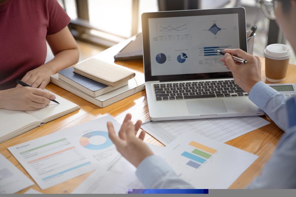 UK Income Funds Explained: How Investors Can Target Dividends Without Picking Stocks